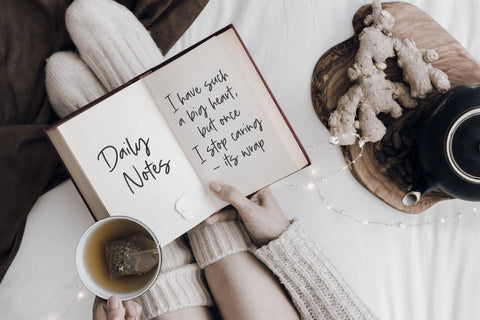 Smoky Diamond - Handwritten Script Font Font Timur type 