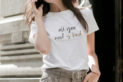 Smoky Diamond - Handwritten Script Font Font Timur type 