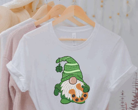 St. Patrick Lucky Gnome with horse shoe Machine Embroidery Design Embroidery/Applique DESIGNS Canada Embroidery 