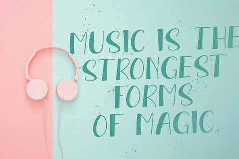 Sunday Display - Playful Font Font StringLabs 