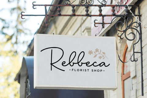 Yoehline Font Allouse.Studio 